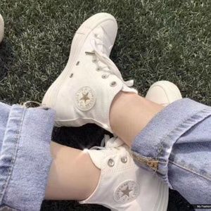 CONVERSE CHUCK TAYLOR ALL STAR HIGH TOP CREAM WHITE AND GOLD HIGH TOP!
